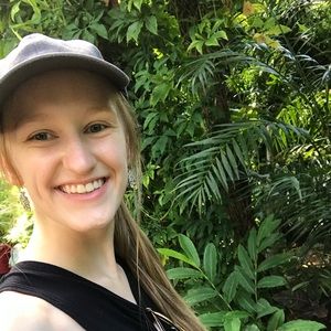 Meet your Posher, Larissa